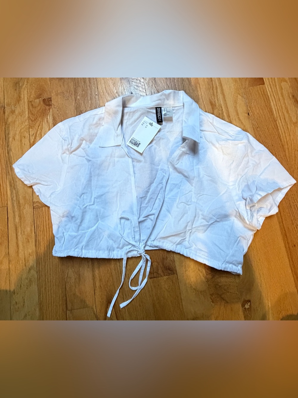 NWT - H&M White Cropped Tie-Front Collar Top